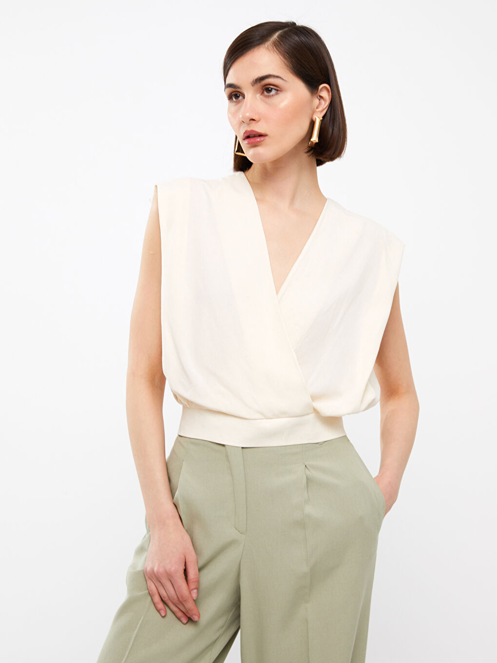 Ekru Kruvaze Yaka Düz Keten Karışımlı Kadın Bluz