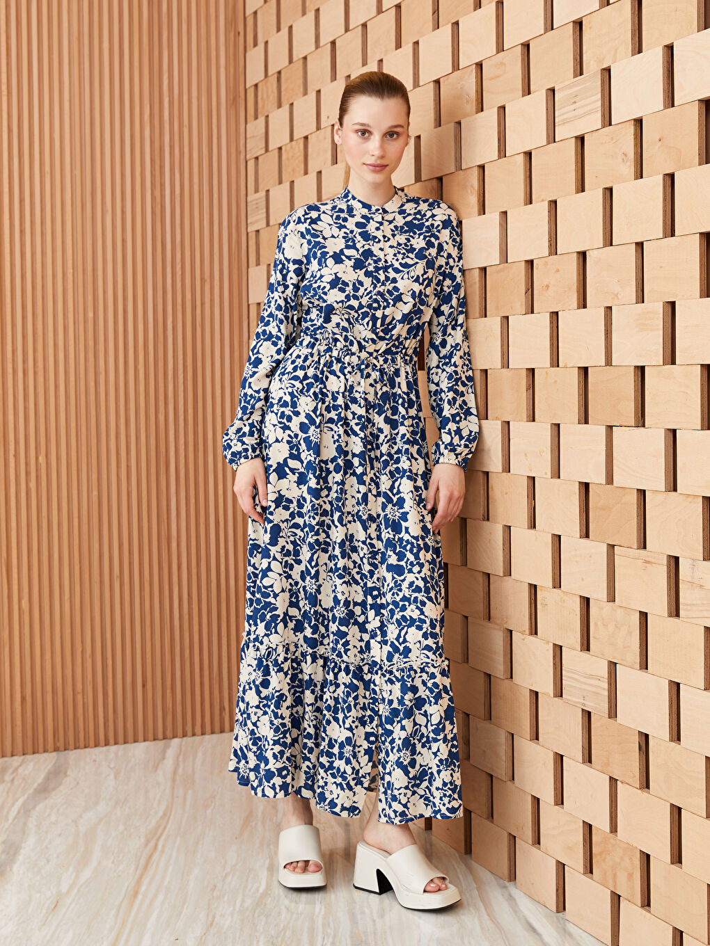 فستان قميص بياقة قمع مُزهر كم طويل للسيدات