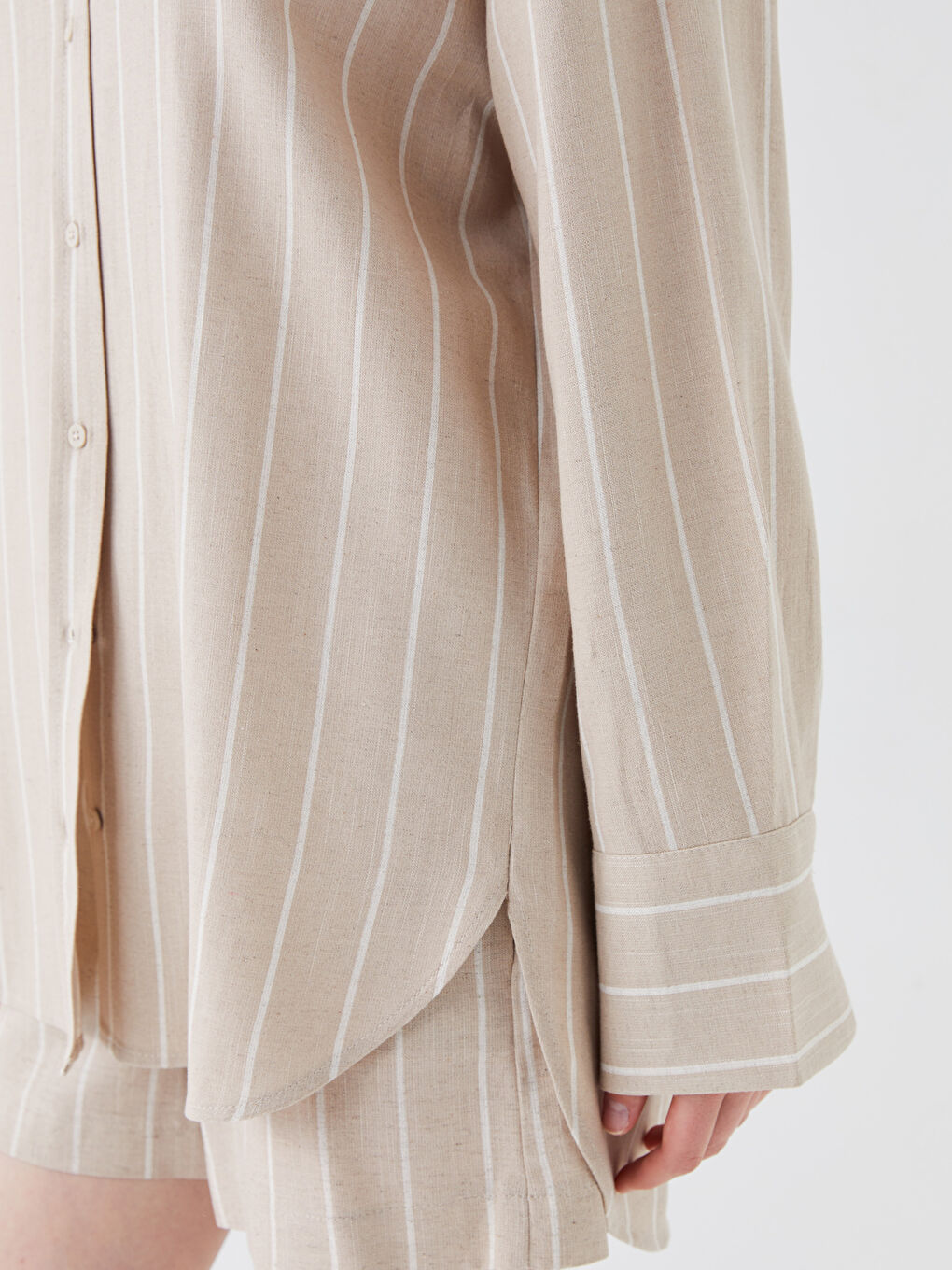 Bej Çizgili Uzun Kollu Oversize Keten Karışımlı Kadın Gömlek-3