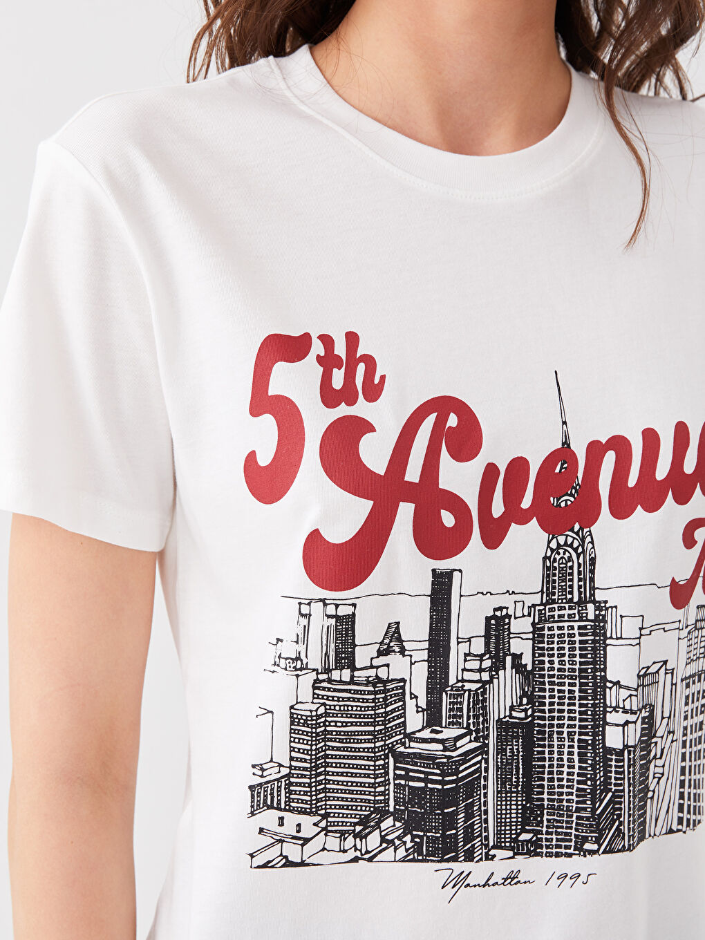 Ekru Bisiklet Yaka Baskılı Kısa Kollu Kadın Tişört-3