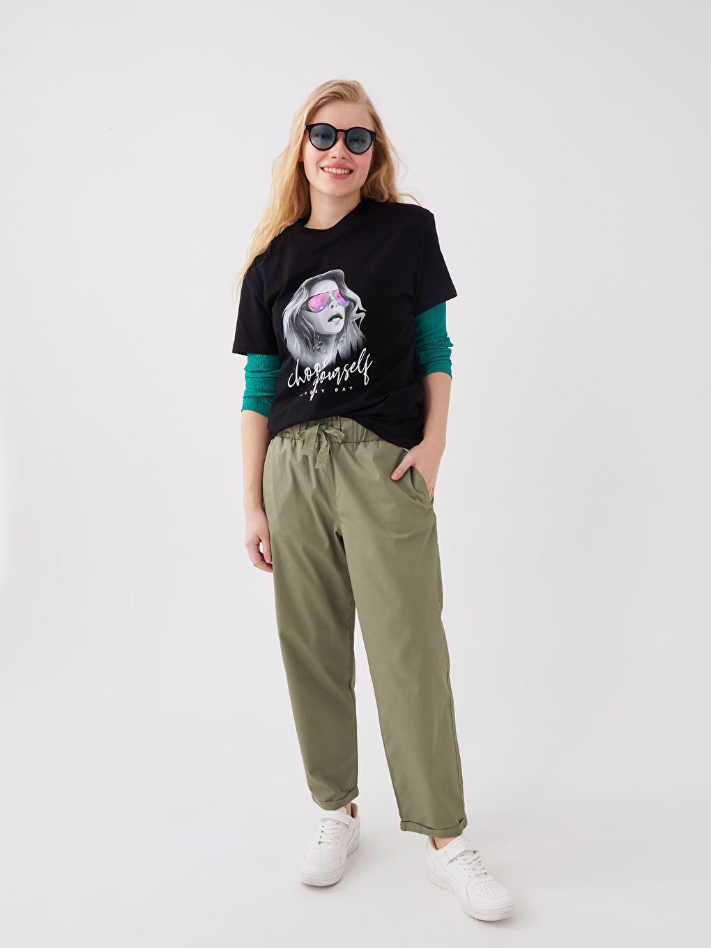 Siyah Bisiklet Yaka Baskılı Kısa Kollu Kadın Tişört-2