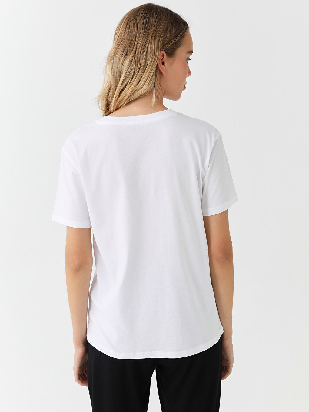 تي شيرت نسائي بطبعة برقبة مدورة وكم قصير-4