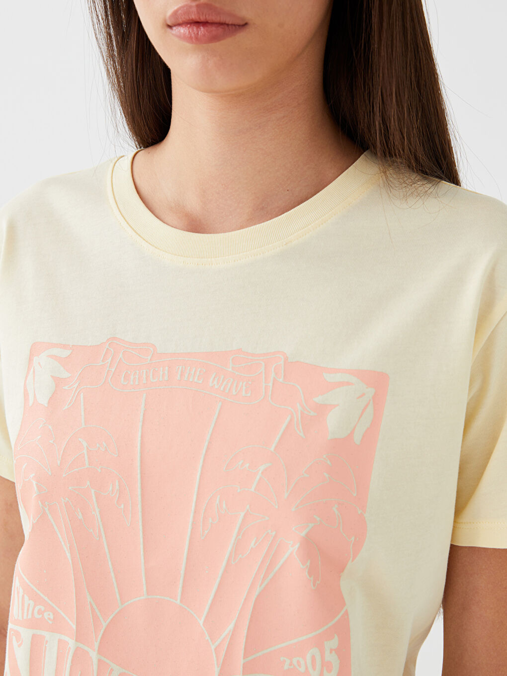 Sarı Bisiklet Yaka Baskılı Kısa Kollu Kadın Tişört-3