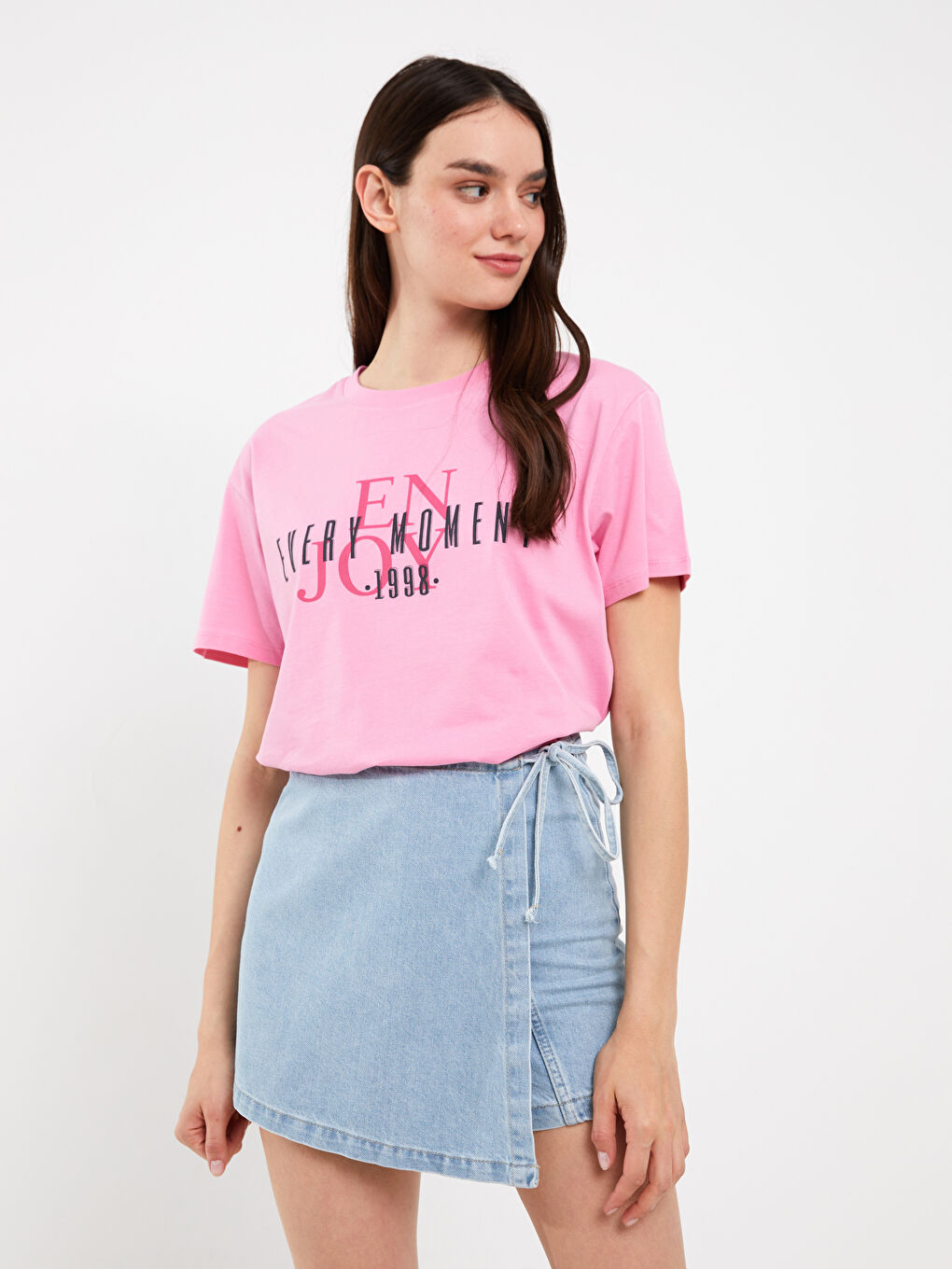 Pembe Bisiklet Yaka Baskılı Kısa Kollu Kadın Tişört-1