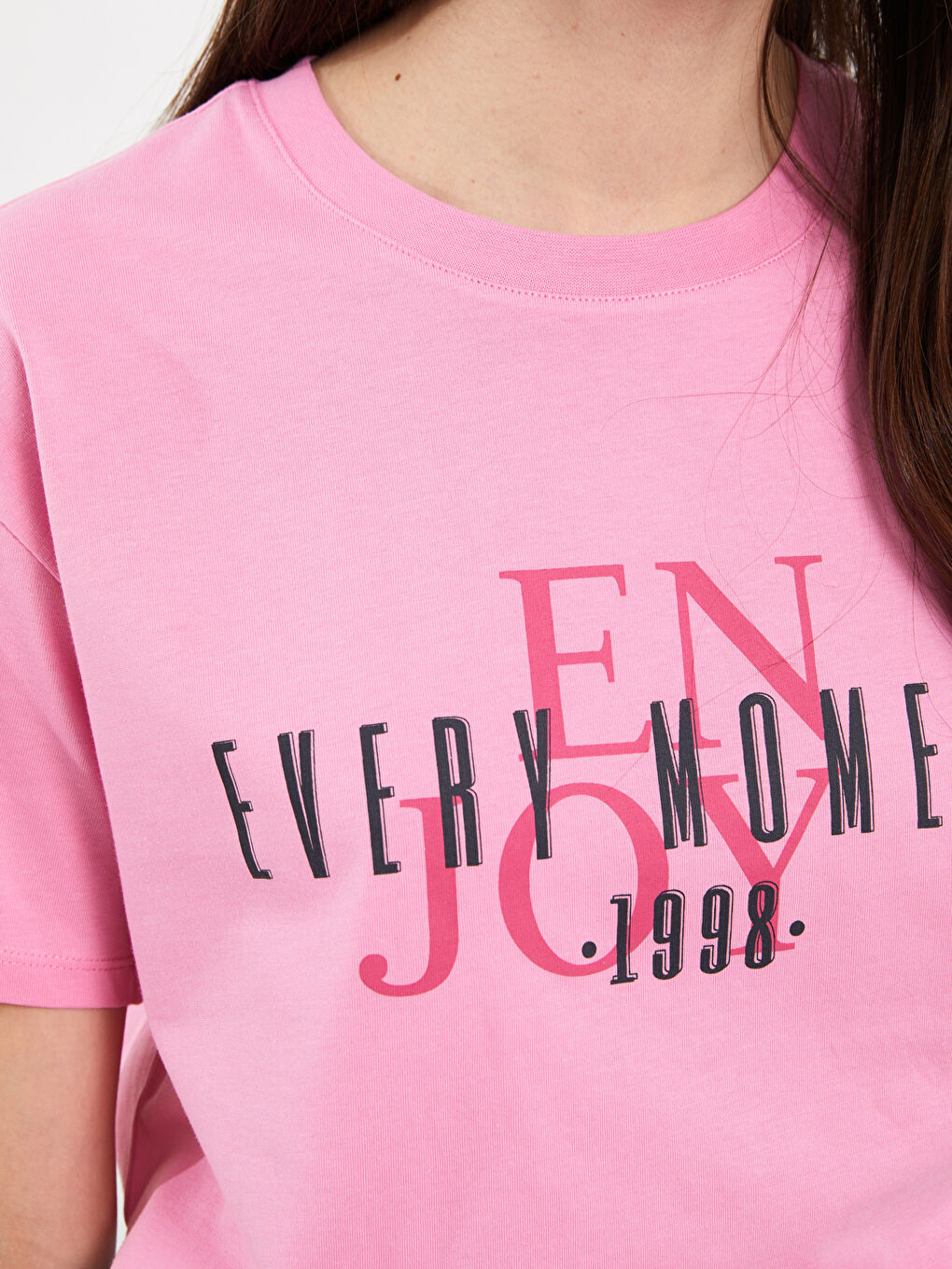 Pembe Bisiklet Yaka Baskılı Kısa Kollu Kadın Tişört-3