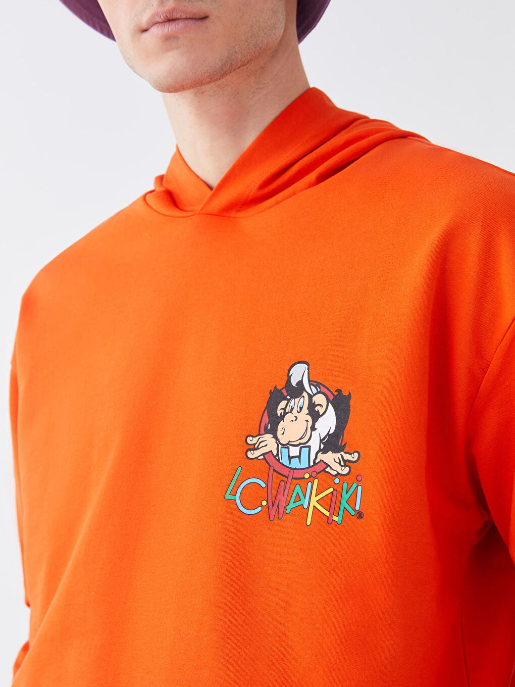 Turuncu Uzun Kollu Nostaljik Maymun Baskılı Erkek Hoodie-6