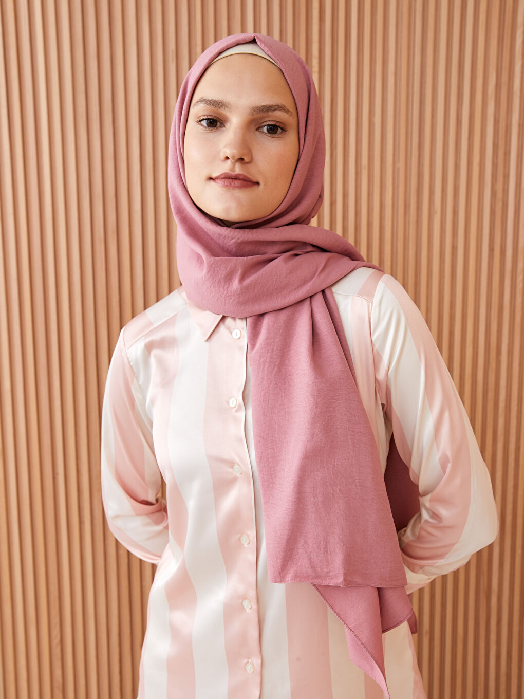 وشاح منسوج للسيدات-1