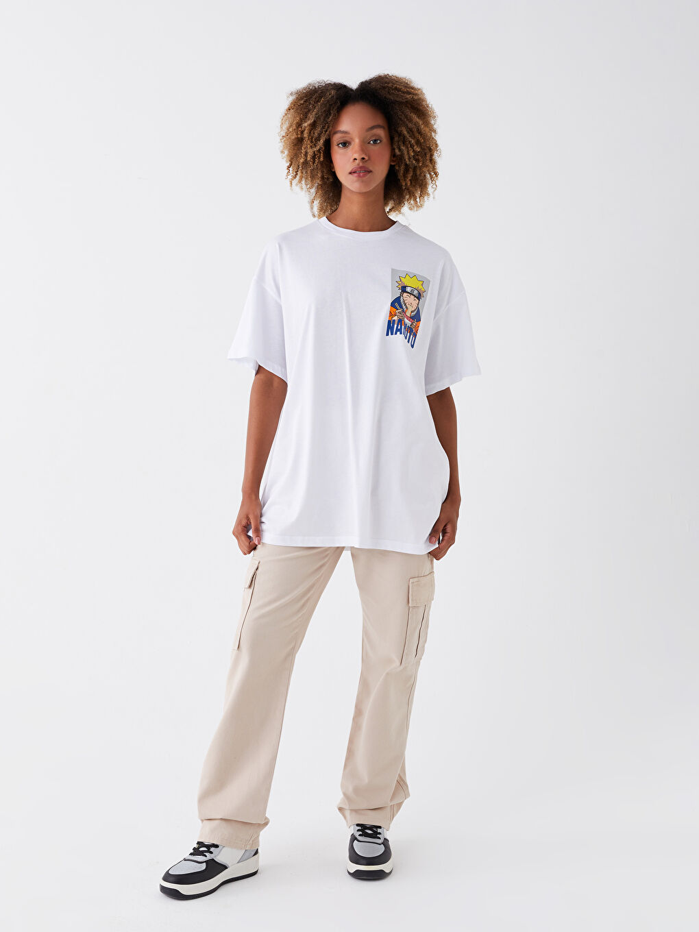 Beyaz Bisiklet Yaka Naruto Baskılı Kısa Kollu Kadın Tişört-2