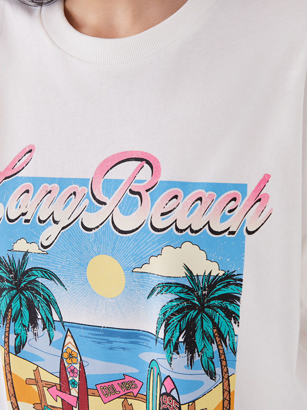 تيشيرت واسع كم قصير مطبوع بياقة دائرية للسيدات-3