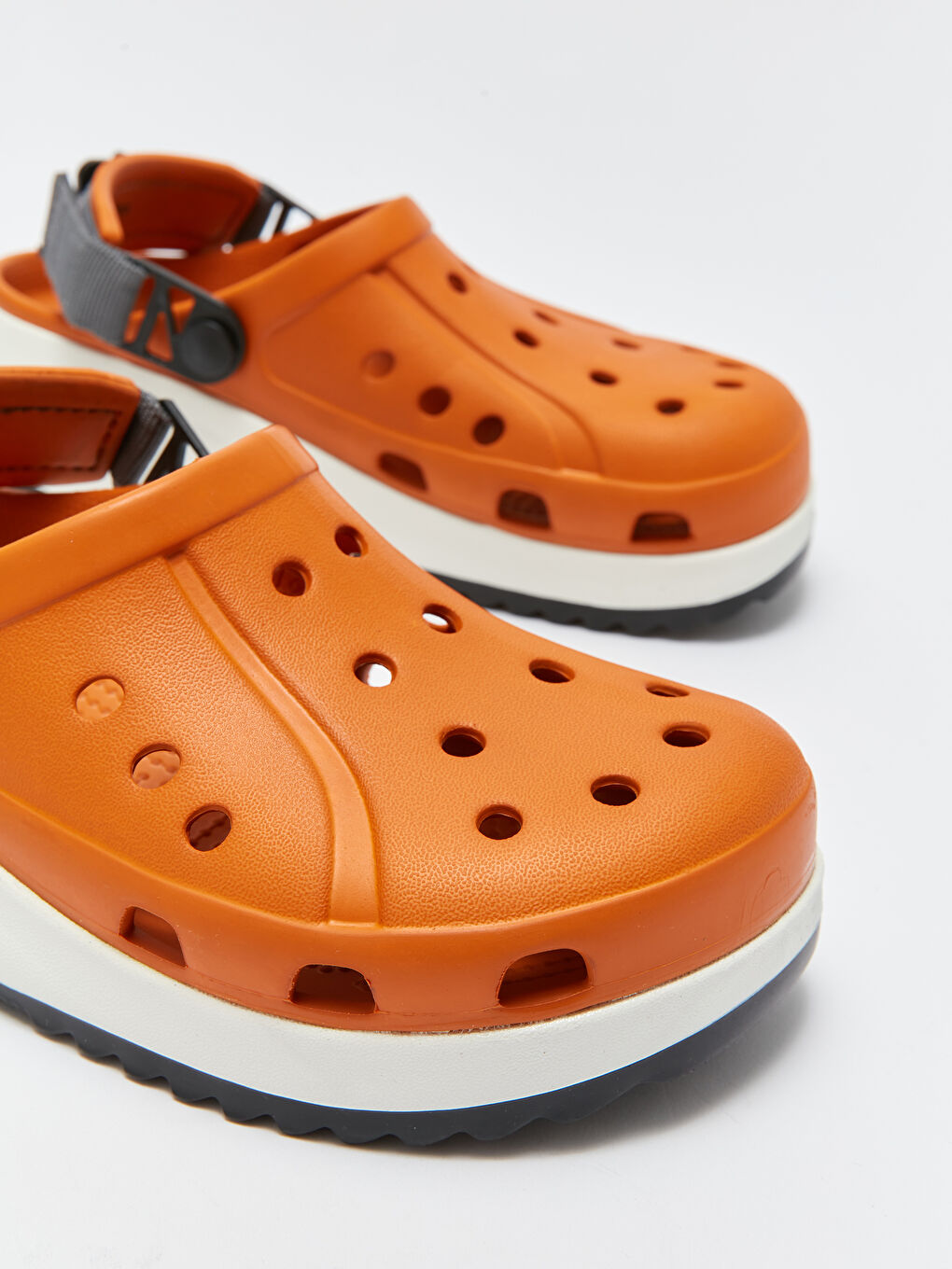 Turuncu Tek Bantlı Cırt Cırtlı Kadın Plaj Sandaleti-1