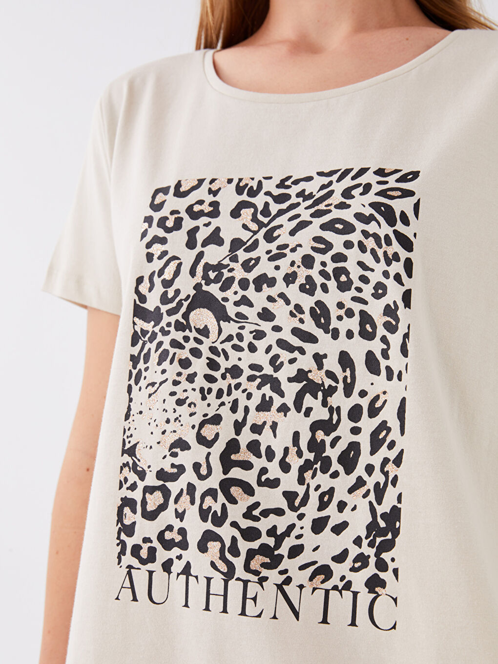 Bej Bisiklet Yaka Baskılı Kısa Kollu Kadın Tişört-2