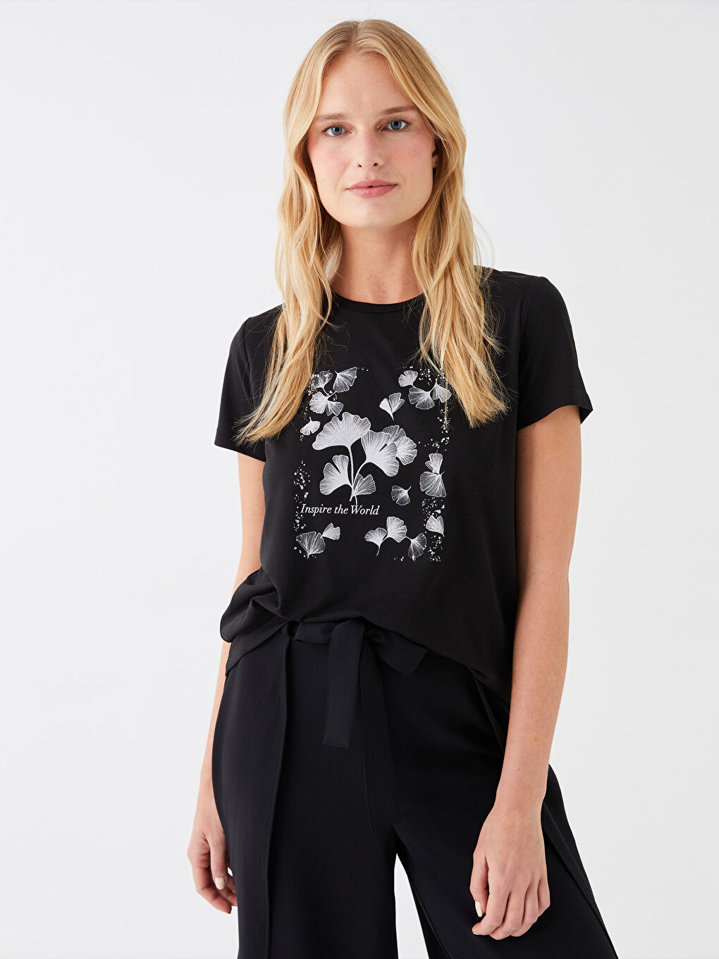 Siyah Bisiklet Yaka Baskılı Kısa Kollu Kadın Tişört