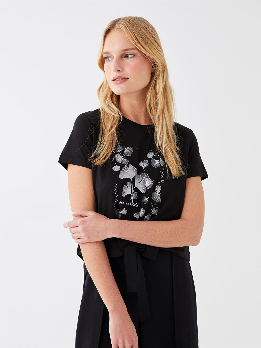 Siyah Bisiklet Yaka Baskılı Kısa Kollu Kadın Tişört-1