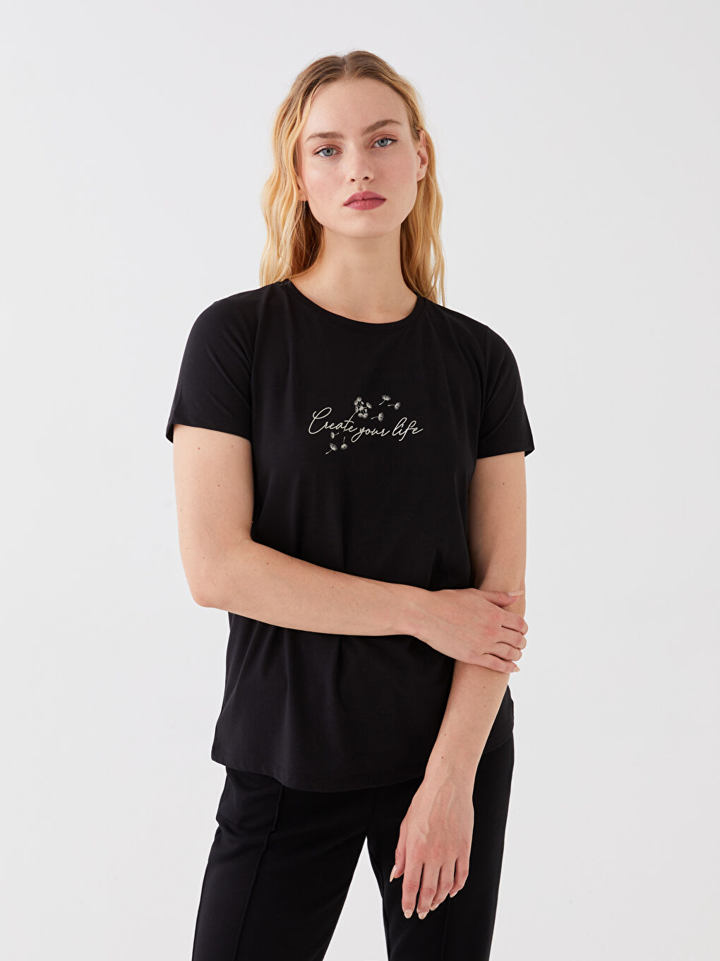 Siyah Bisiklet Yaka Baskılı Kısa Kollu Kadın Tişört