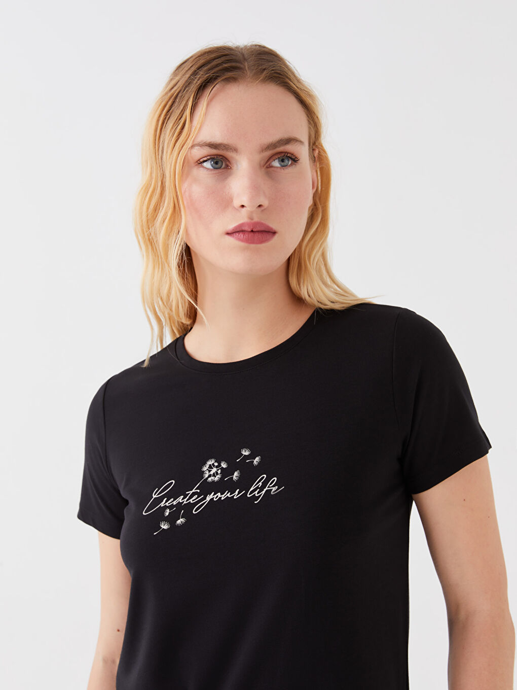 Siyah Bisiklet Yaka Baskılı Kısa Kollu Kadın Tişört-2