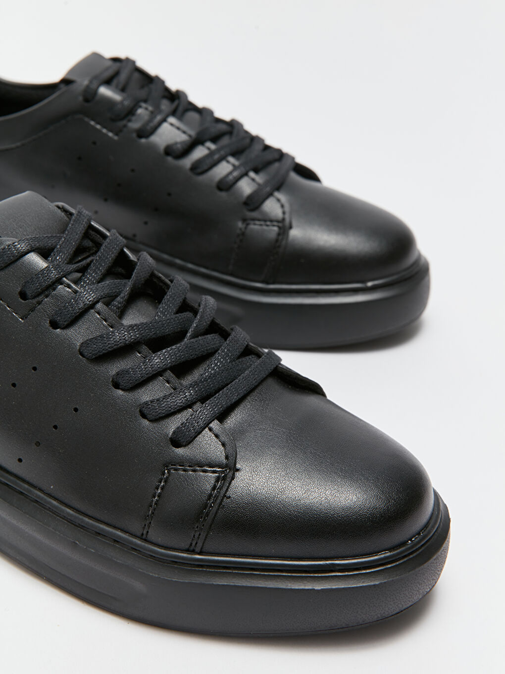 Siyah Deri Görünümlü Erkek Spor Ayakkabı-2