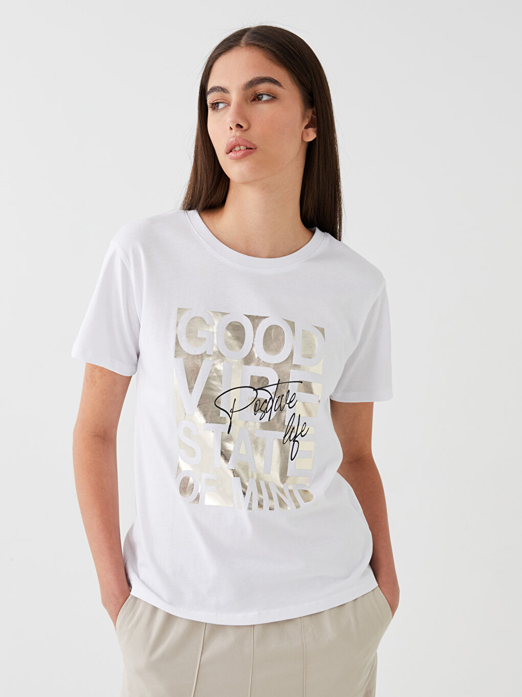 Beyaz Bisiklet Yaka Baskılı Kısa Kollu Kadın Tişört