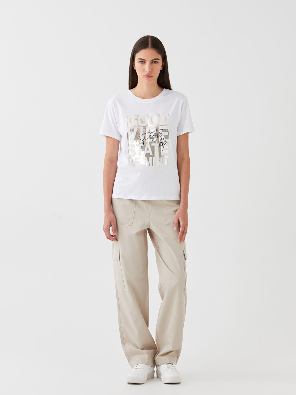 Beyaz Bisiklet Yaka Baskılı Kısa Kollu Kadın Tişört-2