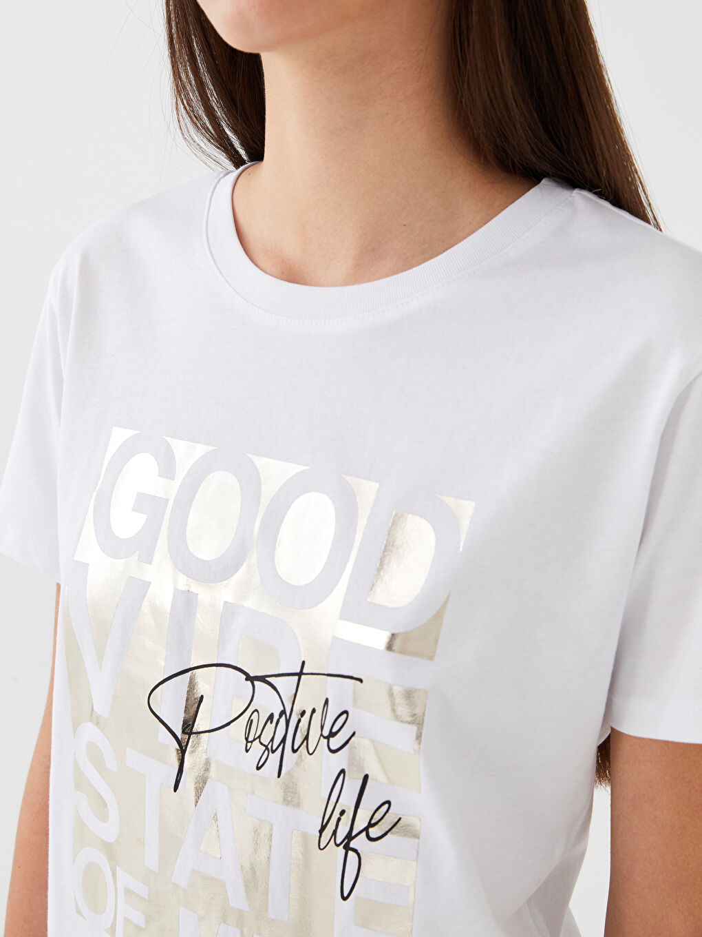 Beyaz Bisiklet Yaka Baskılı Kısa Kollu Kadın Tişört-3