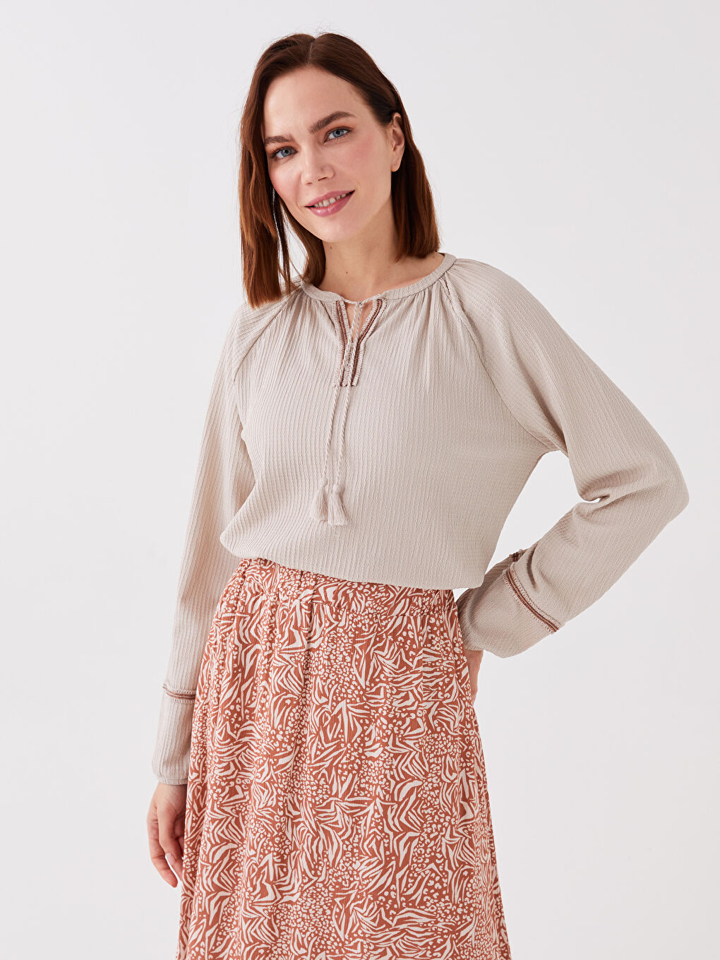 Bej Bağlamalı Yaka Düz Uzun Kollu Kadın Bluz