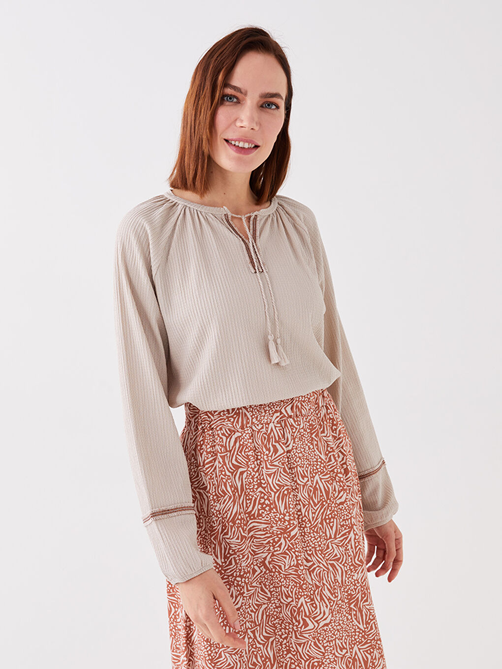 Bej Bağlamalı Yaka Düz Uzun Kollu Kadın Bluz-1