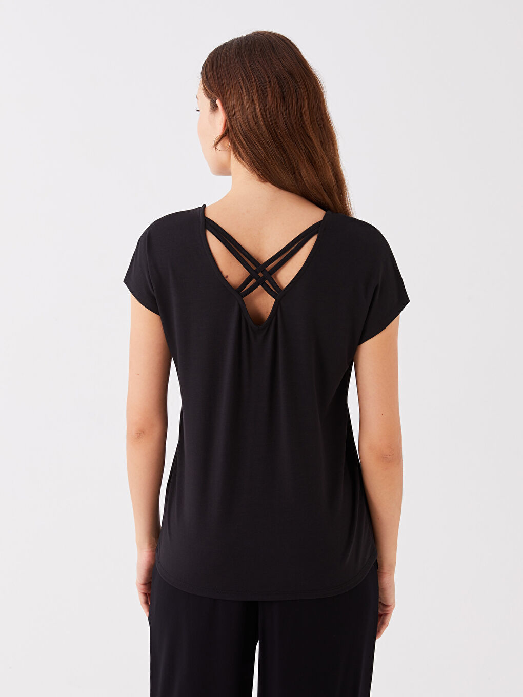 Siyah V Yaka Düz Kısa Kollu Kadın Tişört-4