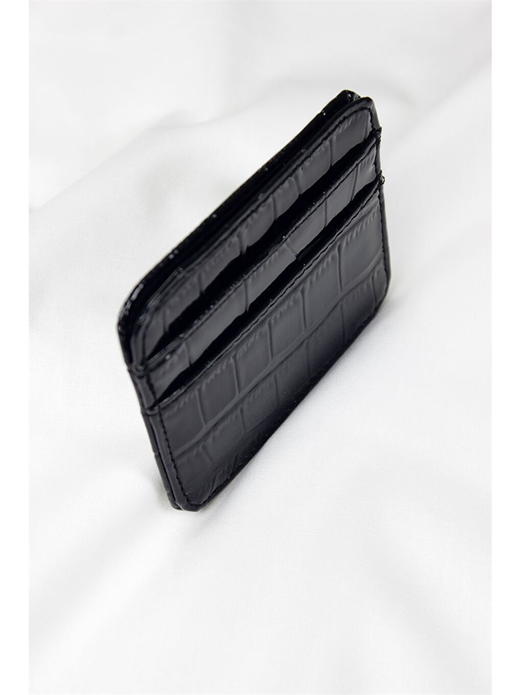 Siyah Deri Görünümlü Kroko Desenli Kadın Kartlık-2