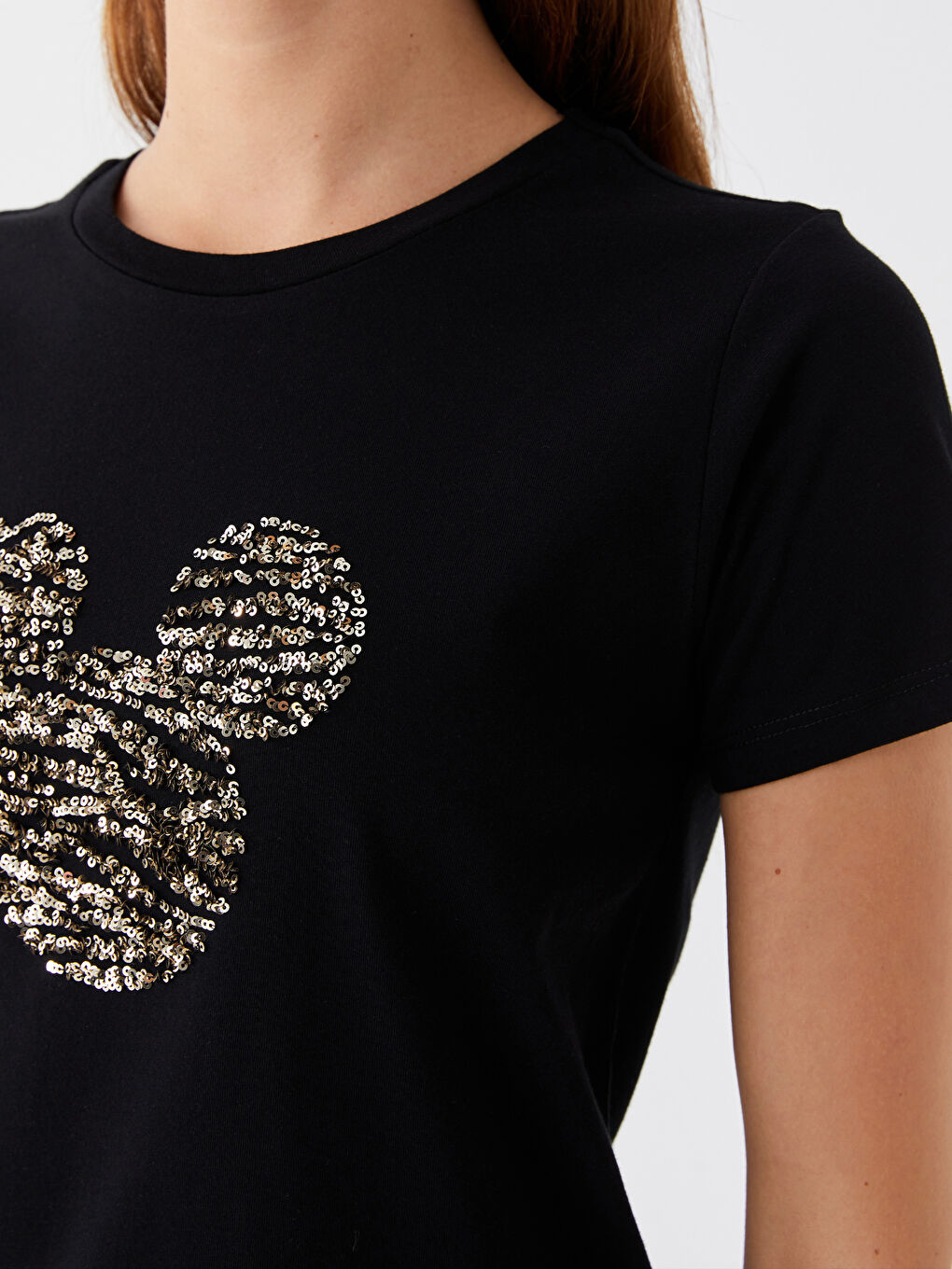 Siyah Bisiklet Yaka Mickey Mouse İşlemeli Kısa Kollu Kadın Tişört-3