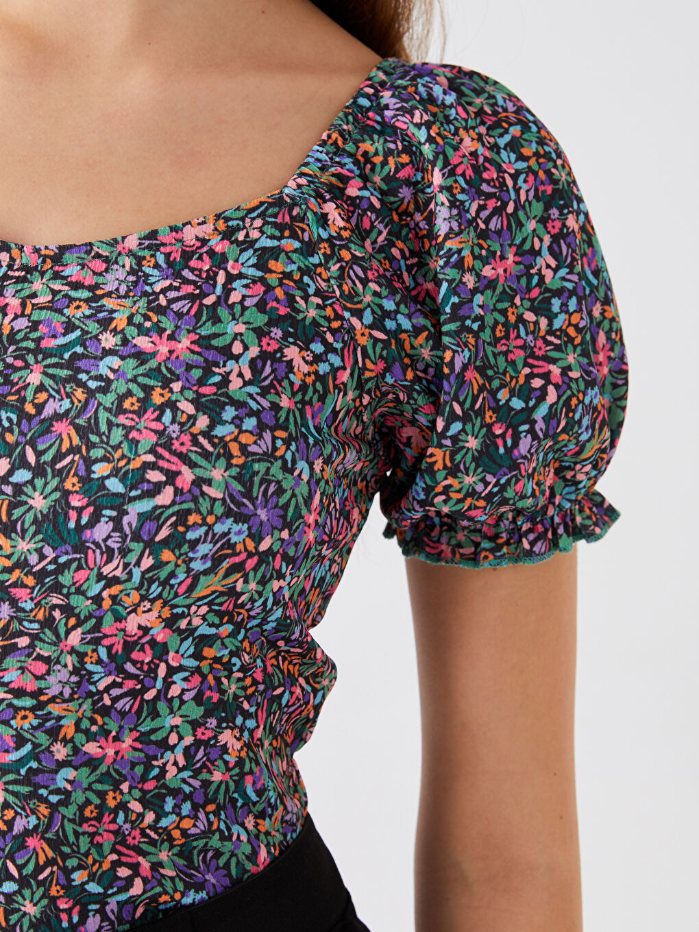 Pembe Kayık Yaka Desenli Kısa Kollu Kadın Tişört-3