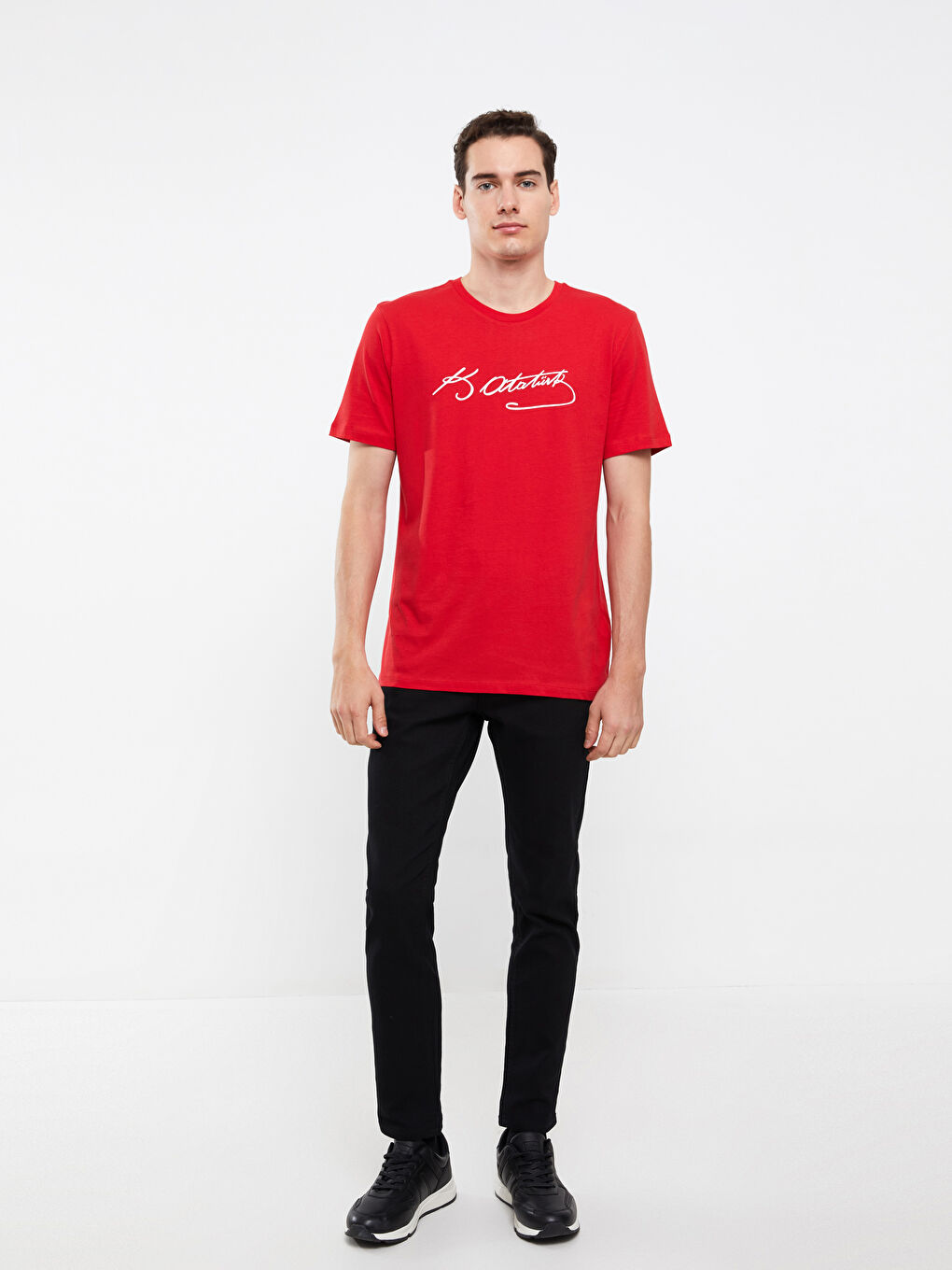 Kırmızı Bisiklet Yaka Kısa Kollu Atatürk İmzası Baskılı Erkek Tişört-1