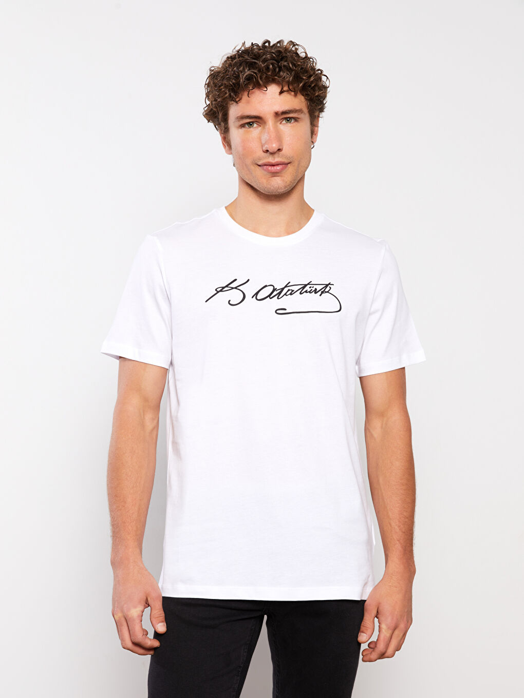 Beyaz Bisiklet Yaka Kısa Kollu Atatürk İmzası Baskılı Erkek Tişört-1