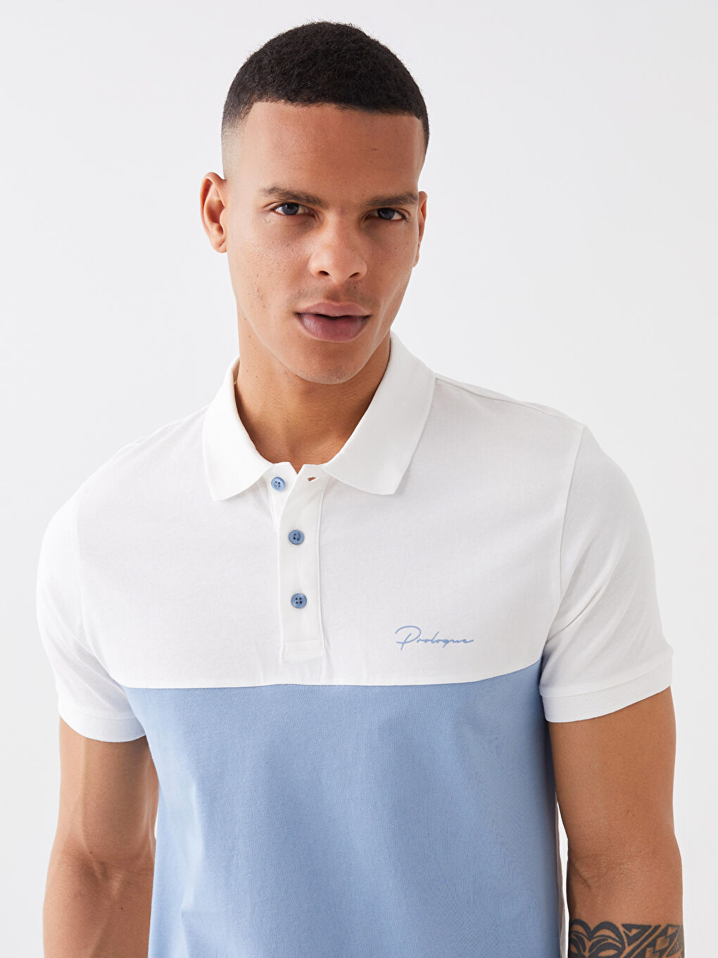 Beyaz Polo Yaka Kısa Kollu Renk Bloklu Erkek Tişört