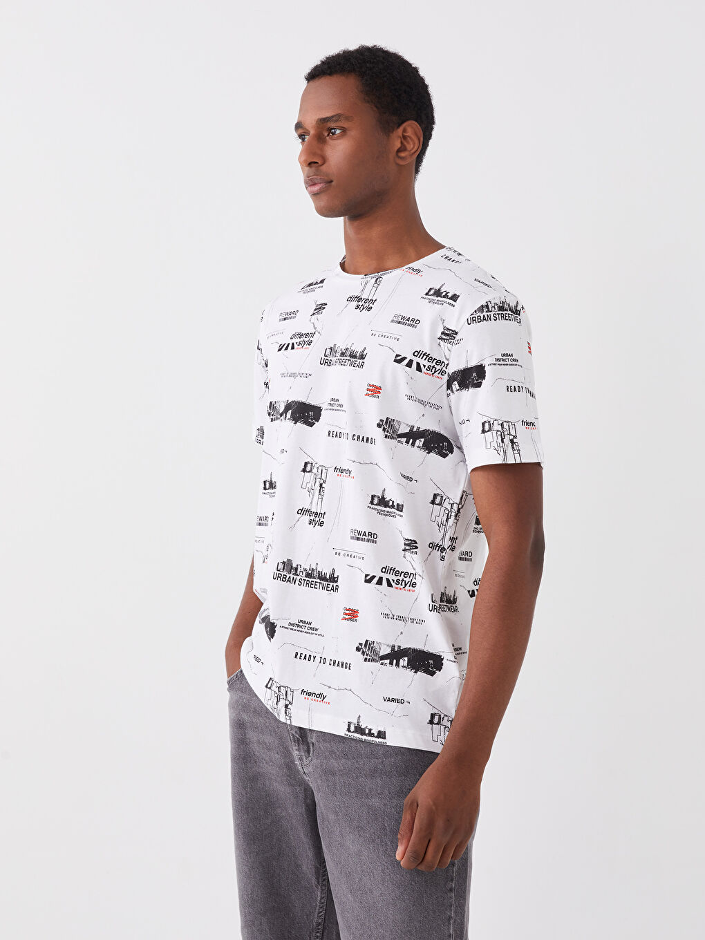 Beyaz Bisiklet Yaka Kısa Kollu Desenli Penye Erkek Tişört-1