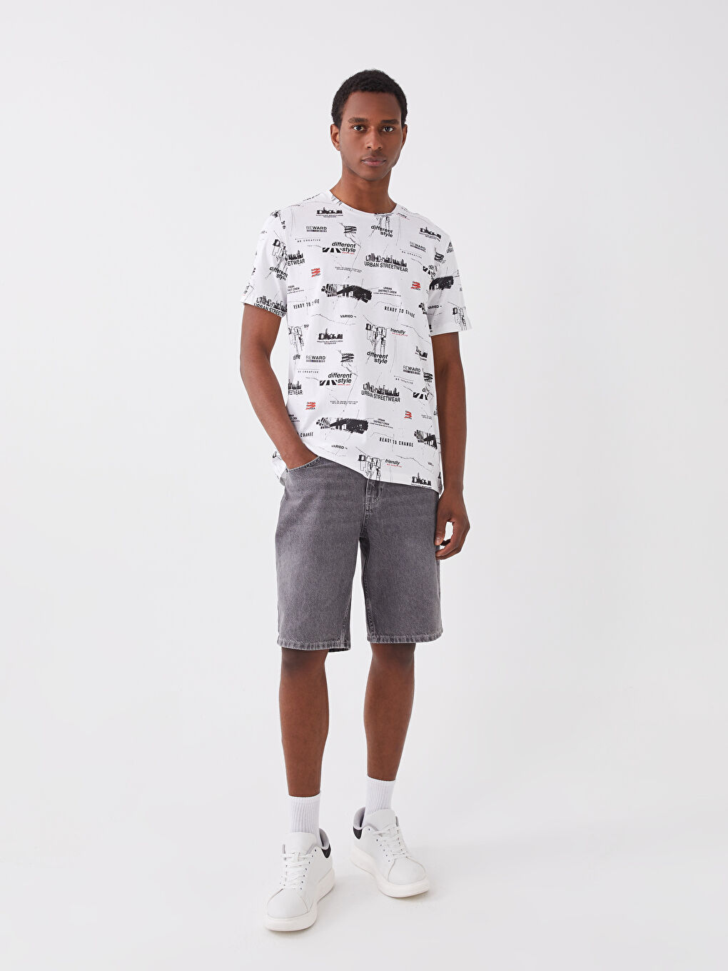 Beyaz Bisiklet Yaka Kısa Kollu Desenli Penye Erkek Tişört-2