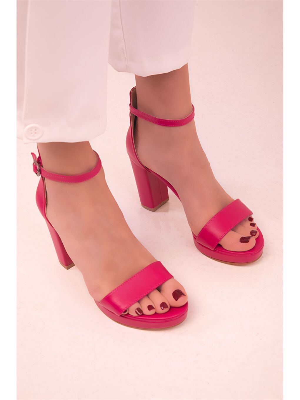Fuşya Tek Bantlı Bilekten Bağlamalı Kadın Topuklu Ayakkabı-3