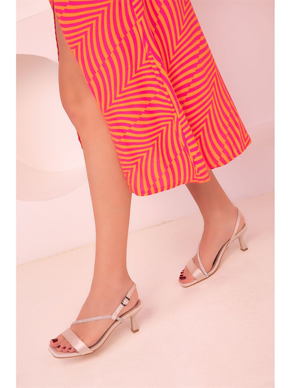 Bej Deri Görünümlü Kadın Topuklu Ayakkabı