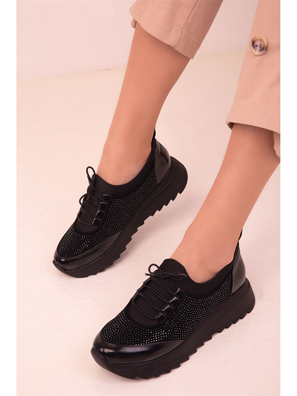 Siyah Bağcıklı Kadın Spor Ayakkabı-2