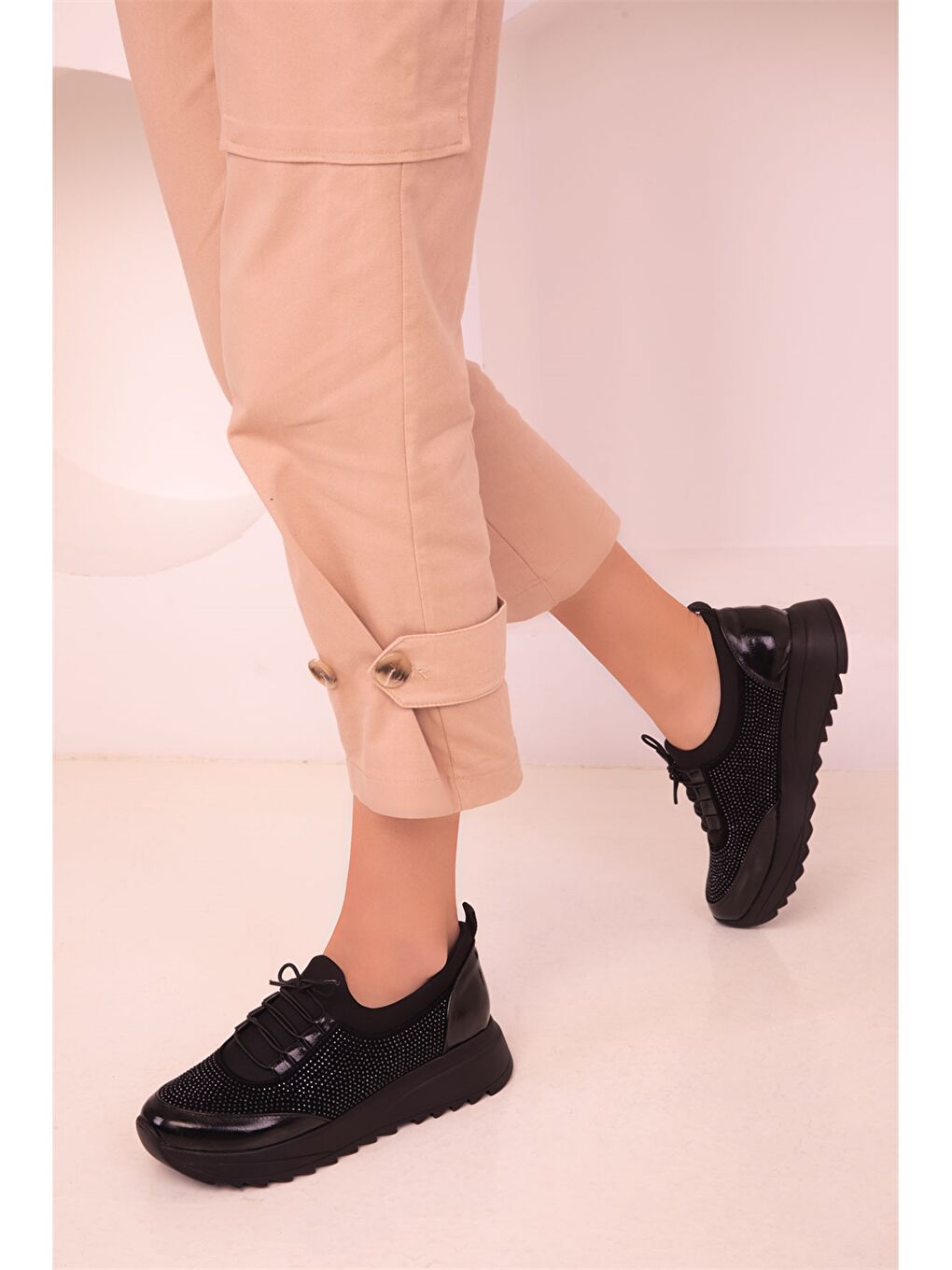 Siyah Bağcıklı Kadın Spor Ayakkabı-3