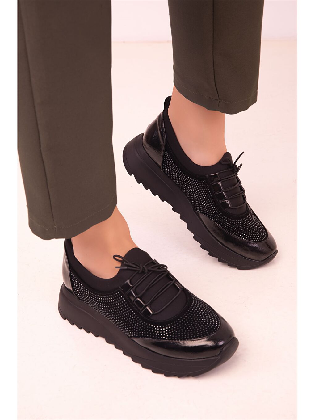 Siyah Bağcıklı Kadın Spor Ayakkabı-2