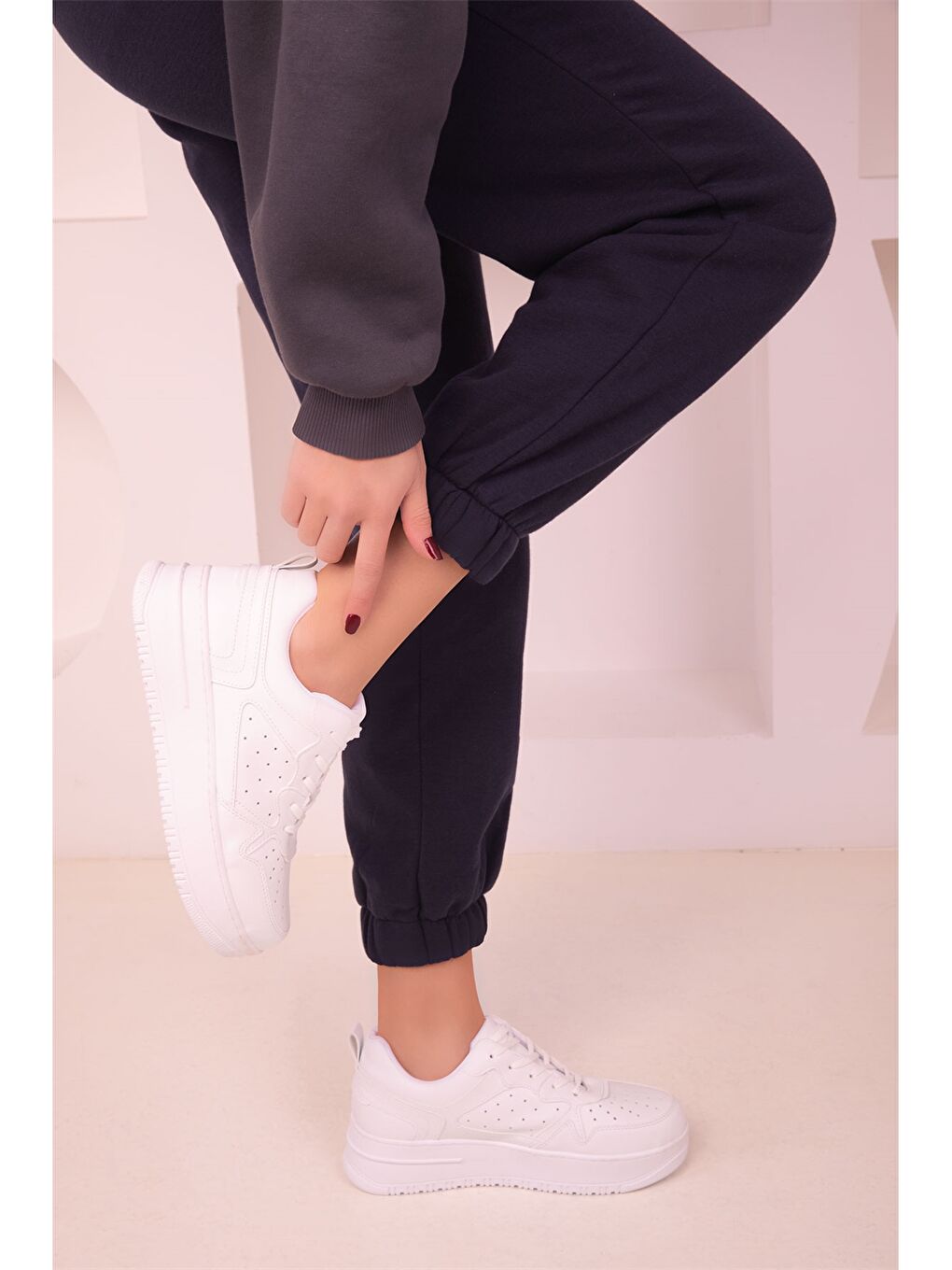 Beyaz Bağcıklı Kadın Spor Ayakkabı-1