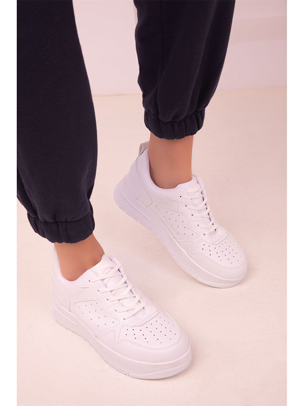 Beyaz Bağcıklı Kadın Spor Ayakkabı-2