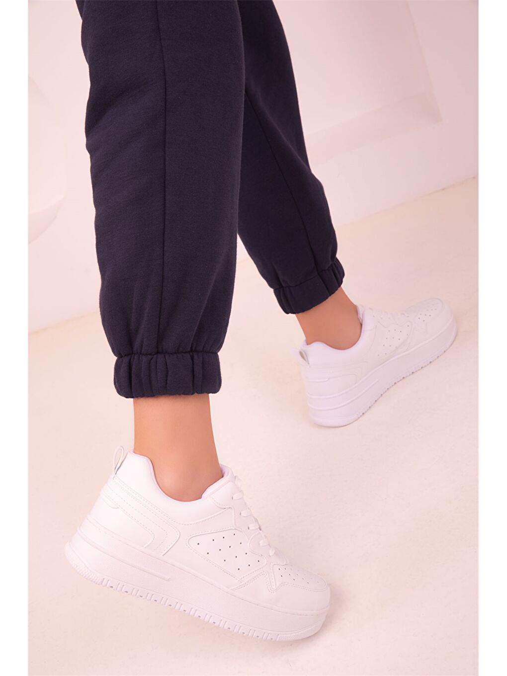 Beyaz Bağcıklı Kadın Spor Ayakkabı-3