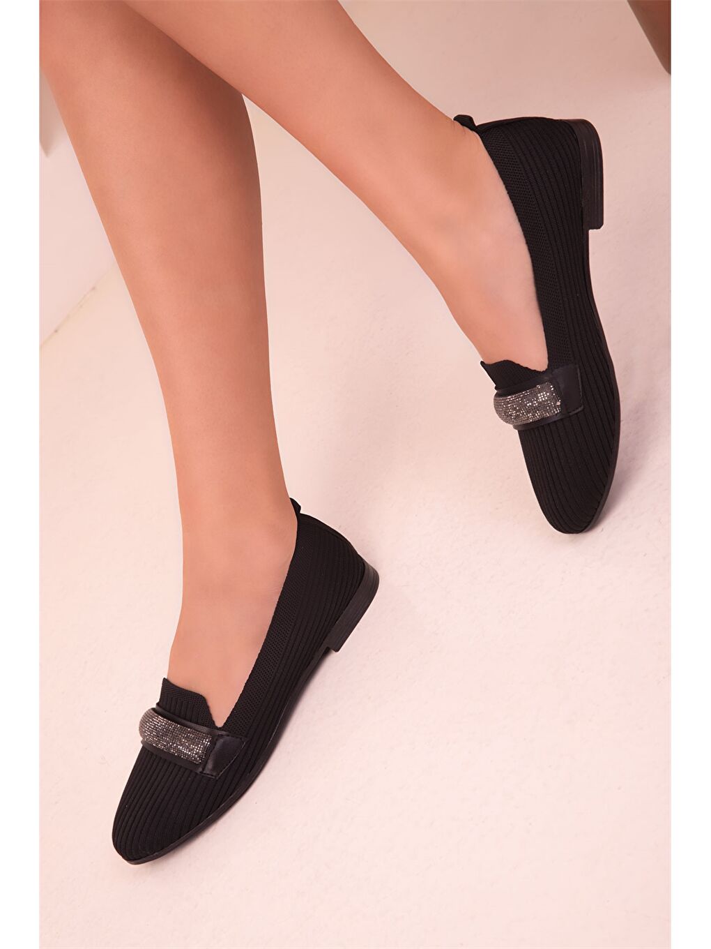 Siyah Aplike Detaylı Kadın Babet-2