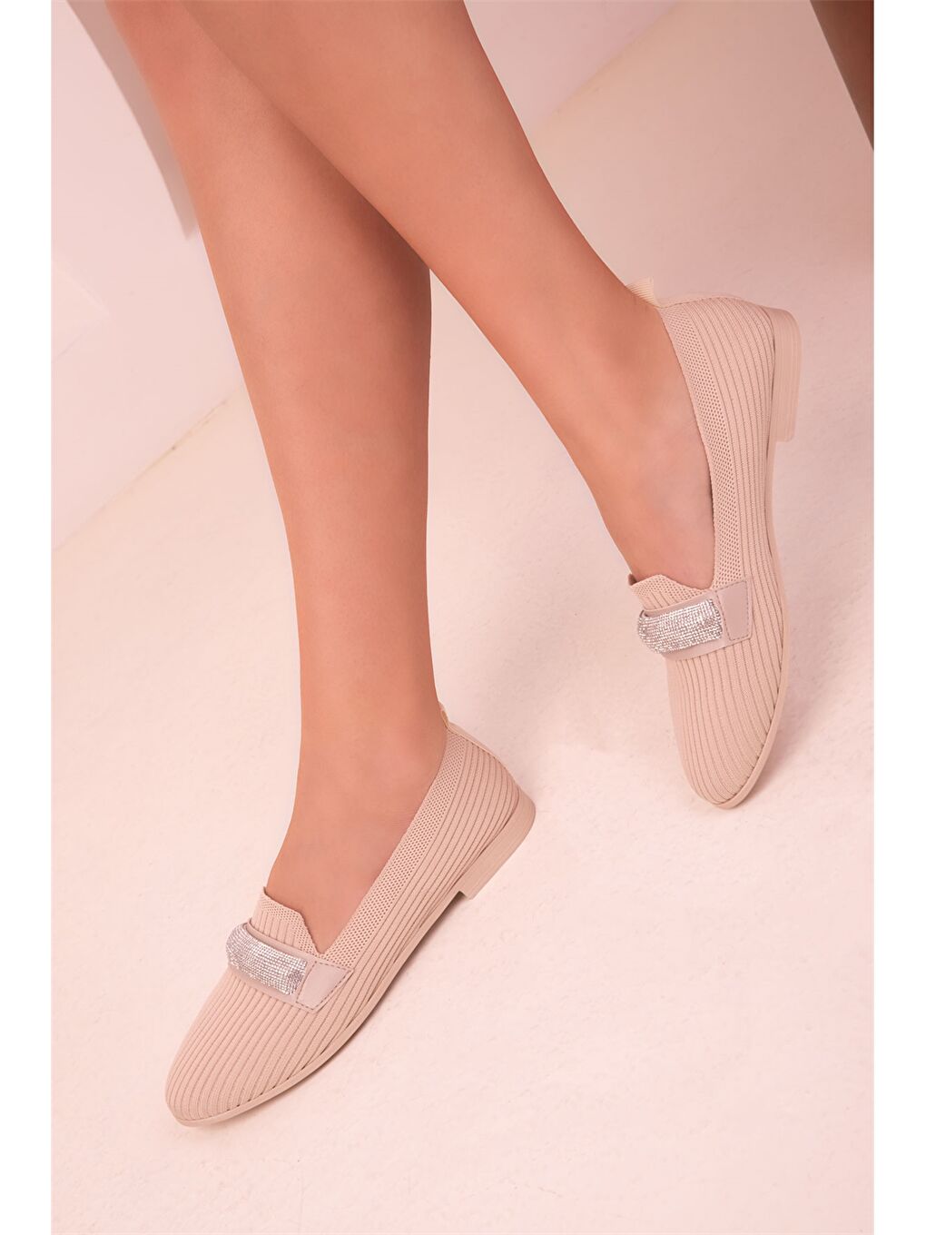 Bej Aplike Detaylı Kadın Babet-1