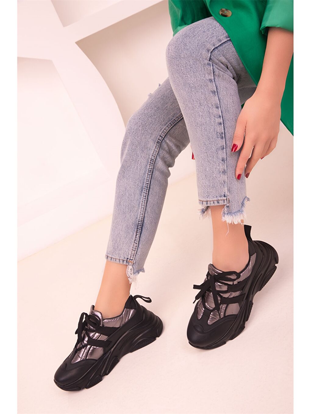 Siyah Bağcıklı Kadın Spor Ayakkabı-2