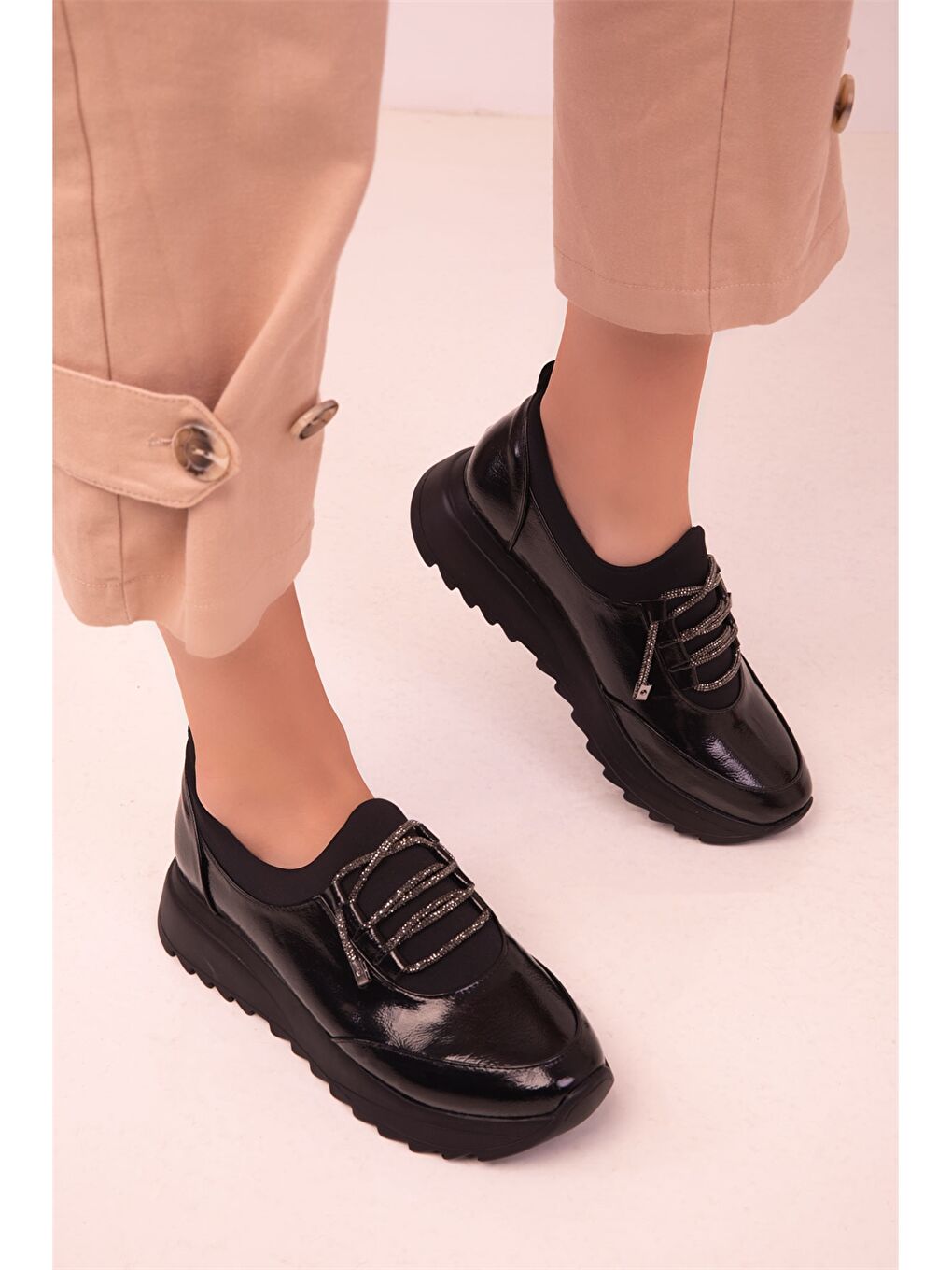 Siyah Bağcıklı Kalın Taban Kadın Spor Ayakkabı-2