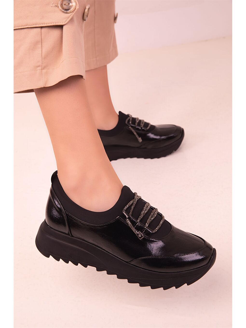 Siyah Bağcıklı Kalın Taban Kadın Spor Ayakkabı-3