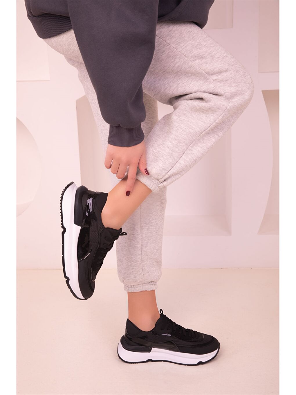 Siyah Bağcıklı Spor Ayakkabı