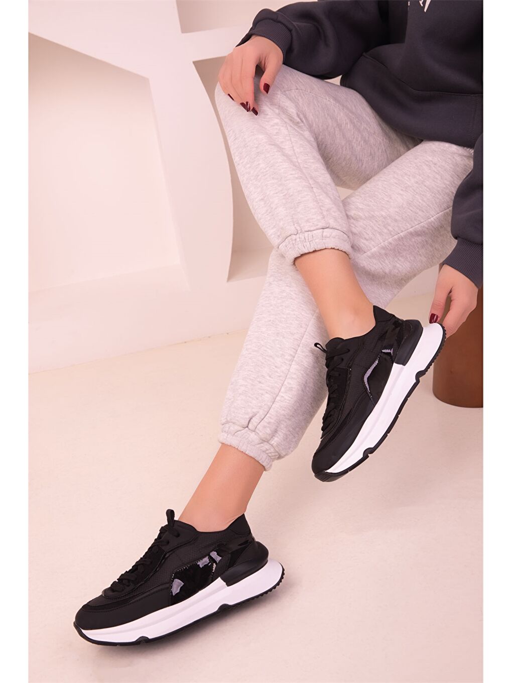 Siyah Bağcıklı Spor Ayakkabı-1