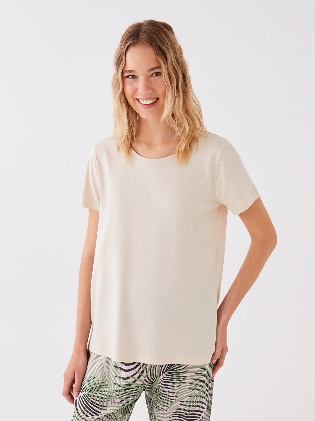 طقم بيجامة كم قصير سادة بياقة دائرية للسيدات-1